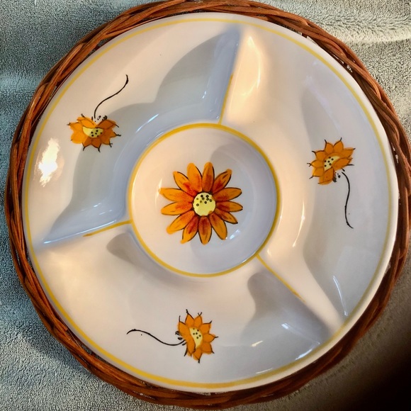 Vintage Tidbit Divided Round Serving Tray in Basket 9” - Picture 6 of 7